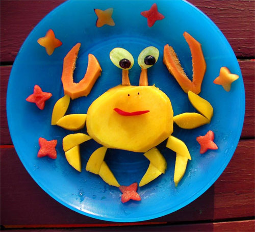 raw food photo: Crab Made of Fruit!